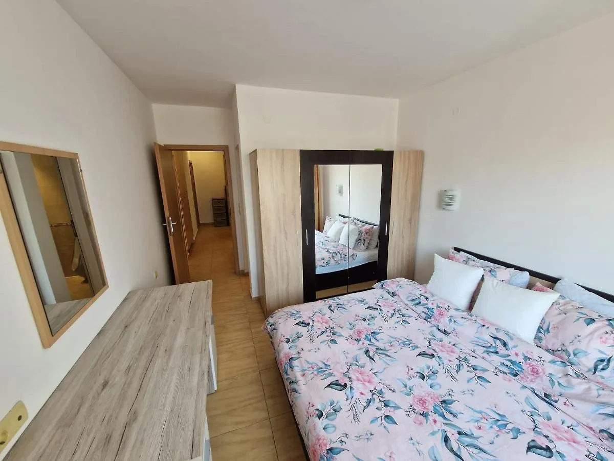Apartment Aqua Dreams A4, Sveti Vlas , A Much Sought After Complex. Burgas Bulgaria
